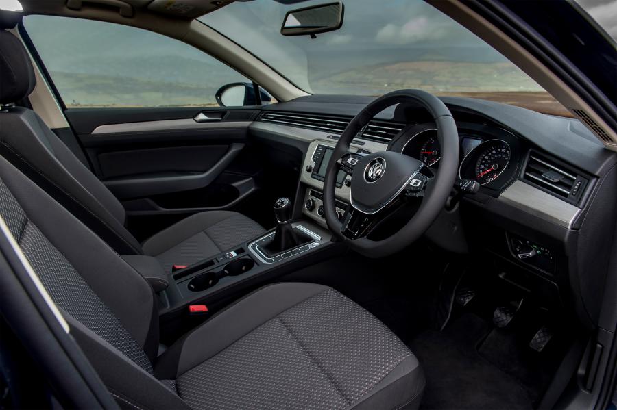 Интерьер Volkswagen Passat Estate BlueMotion 2015 года  (UK) (фото 28 из 30)